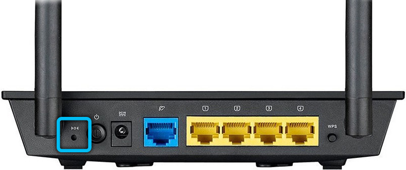 Кнопка «Reset» на корпусе роутера Asus